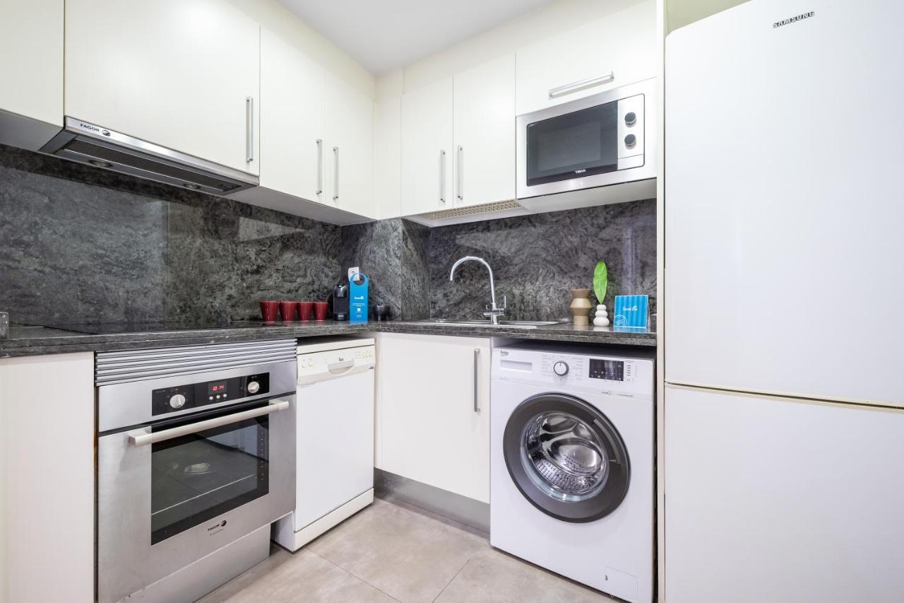 Sweett - Eixample Apartment Barcelona Bagian luar foto